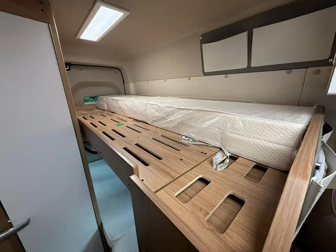 SAIC MAXUS V100 RV 2022 Model 2.0T Traveler V100 Mountain Retreat Edition with Longitudinal Bed — миниатюра 9