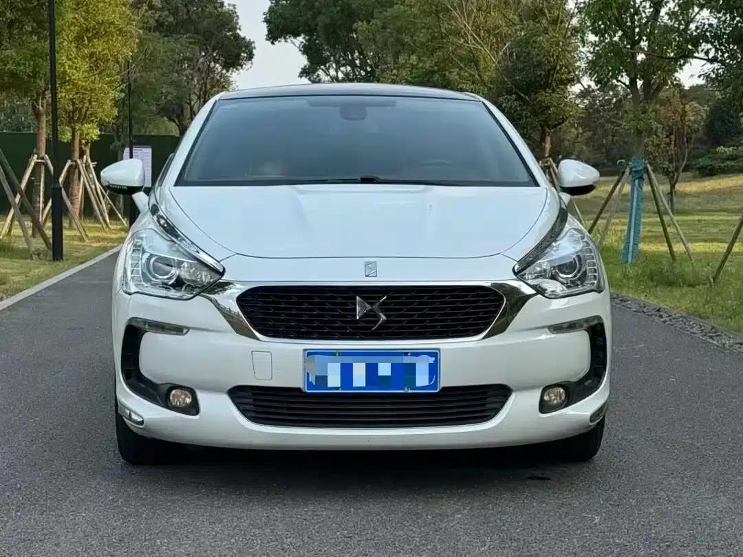 DS 5 2015 1.6T Luxury Edition THP160 — миниатюра 2