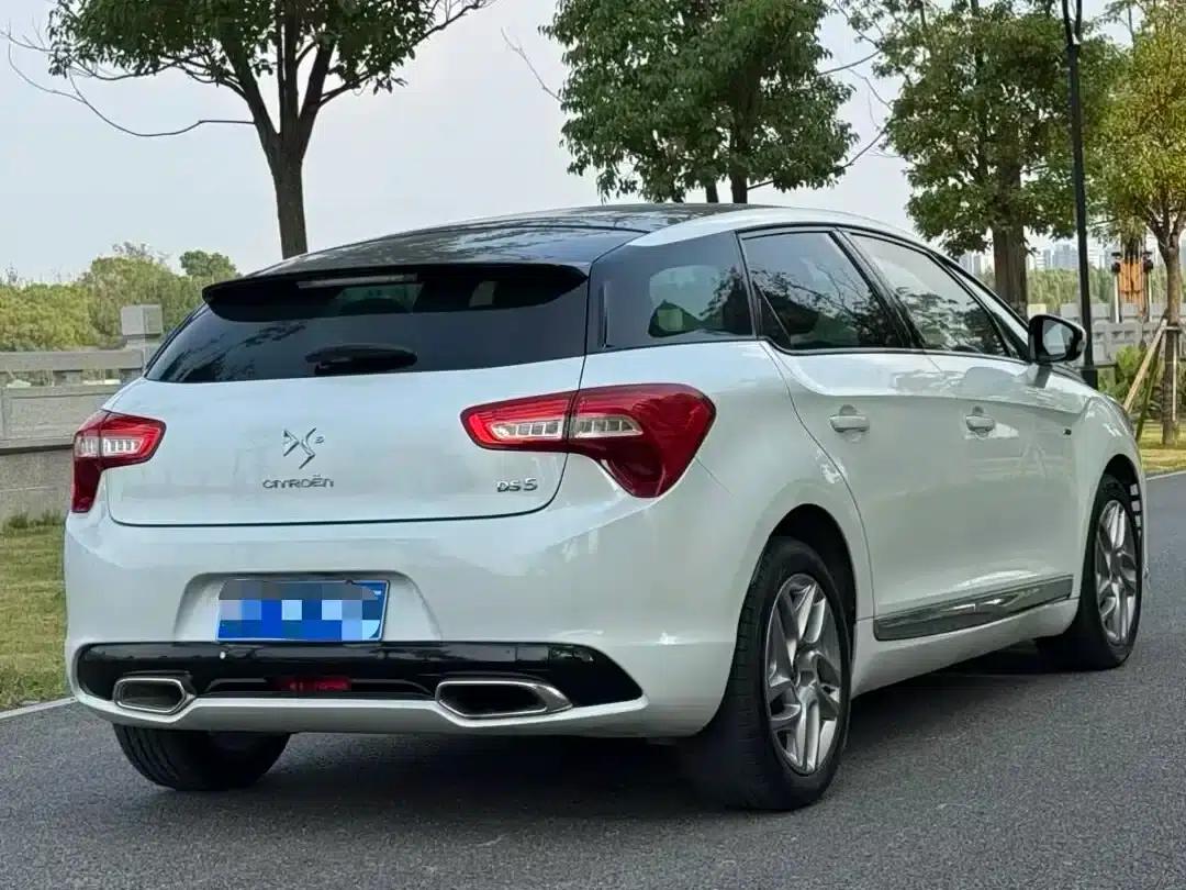 DS 5 2015 1.6T Luxury Edition THP160 — миниатюра 4
