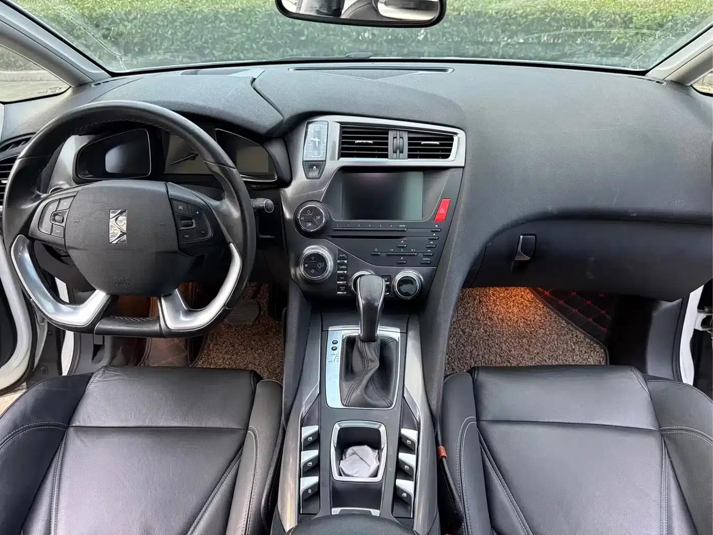 DS 5 2015 1.6T Luxury Edition THP160 — миниатюра 8