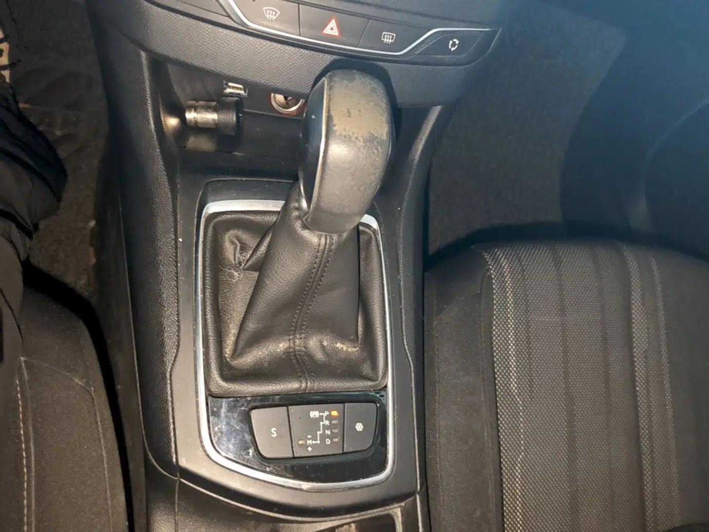 Peugeot 308S 2015 1.2T Automatic Jingchi Edition — миниатюра 23