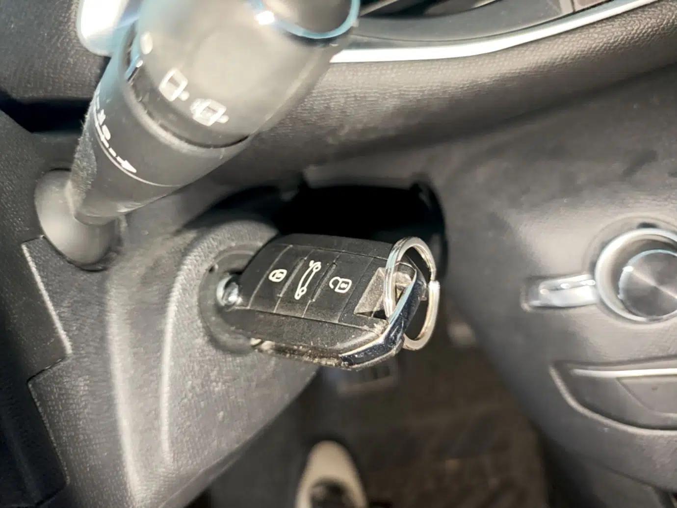 Peugeot 308S 2015 1.2T Automatic Jingchi Edition — миниатюра 30