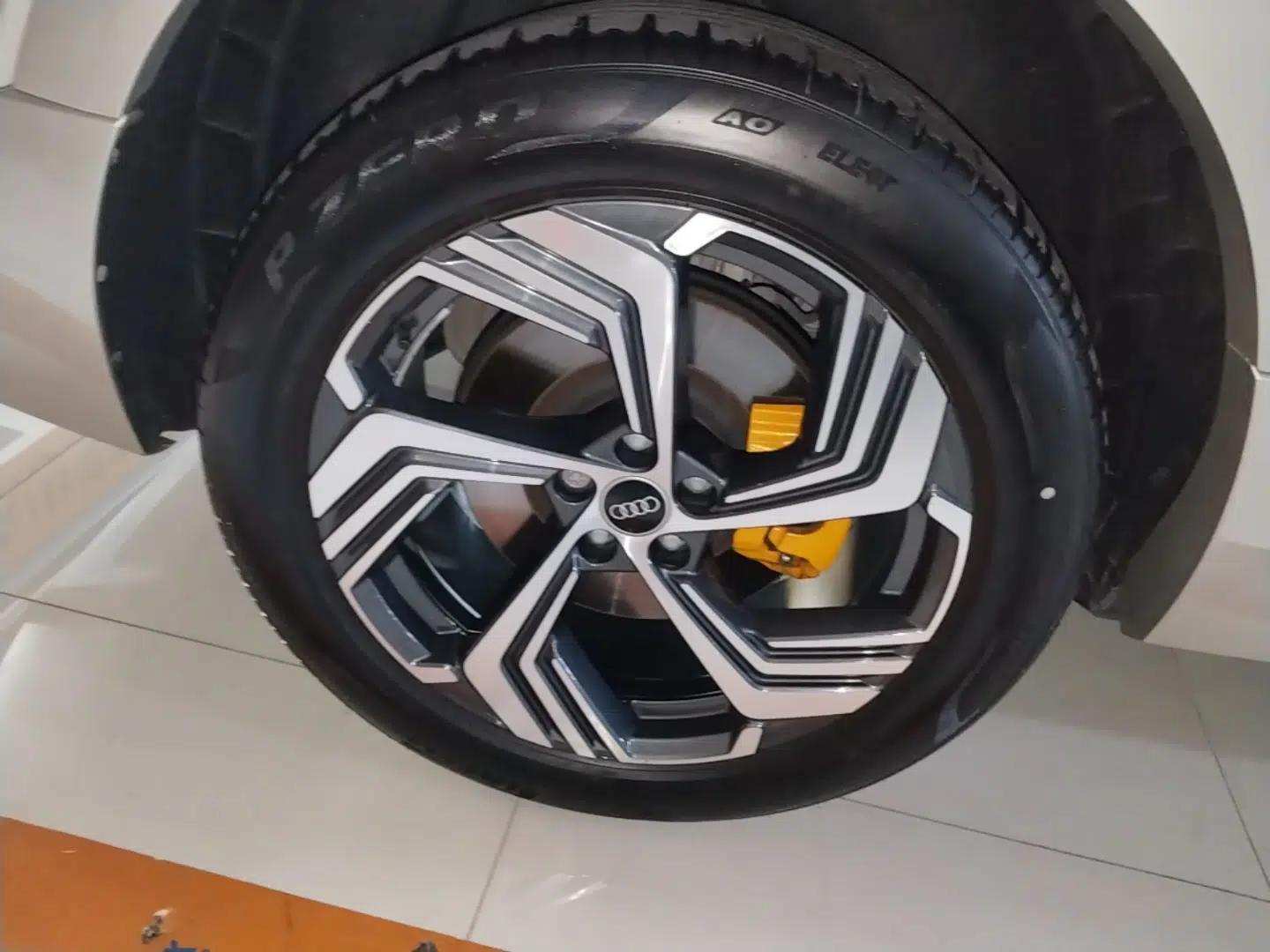 Audi e-tron 2021 50 quattro Prestige Edition — миниатюра 11