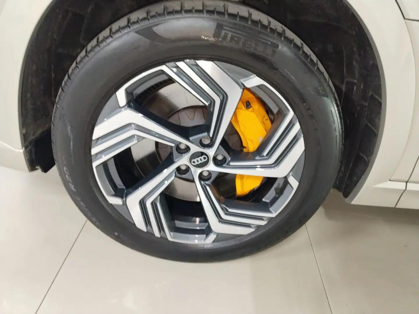 Audi e-tron 2021 50 quattro Prestige Edition — миниатюра 10