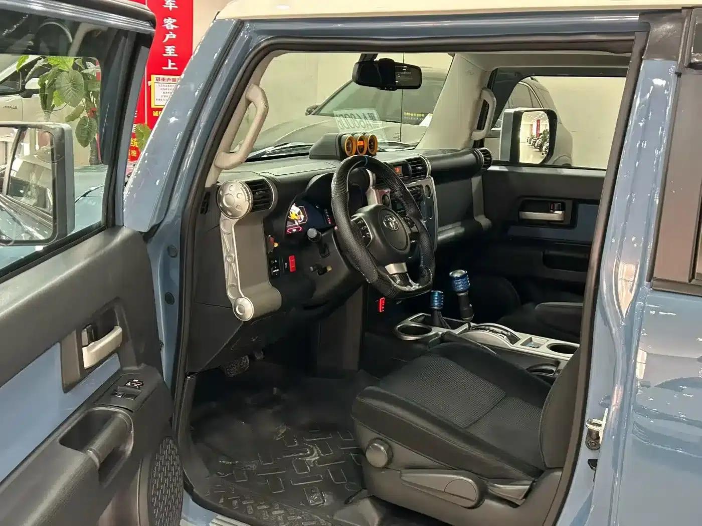 2017 FJ Cruiser 4.0L Automatic — миниатюра 8