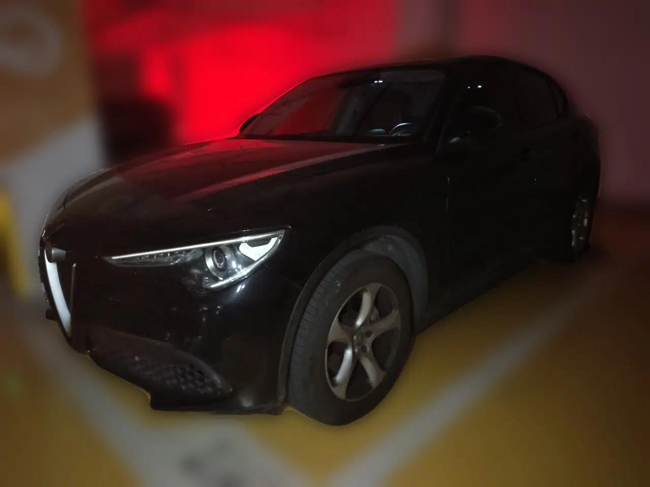 Alfa Romeo Stelvio 2017 2.0T 200HP Elite Edition — миниатюра 1