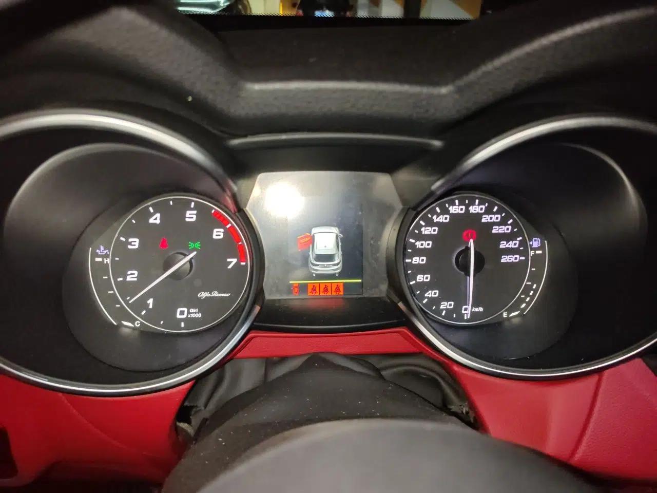Alfa Romeo Stelvio 2017 2.0T 200HP Elite Edition — миниатюра 11