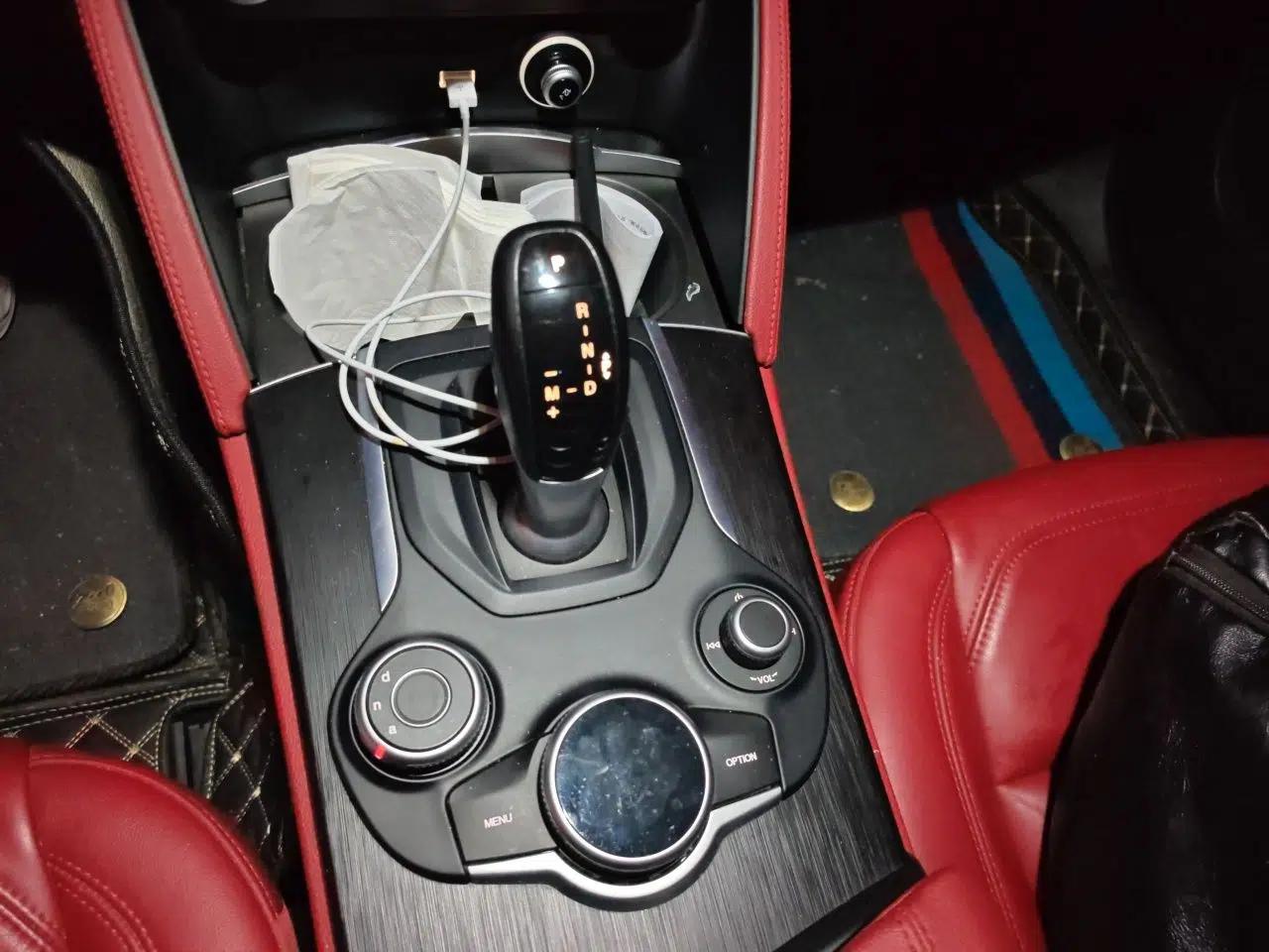 Alfa Romeo Stelvio 2017 2.0T 200HP Elite Edition — миниатюра 14