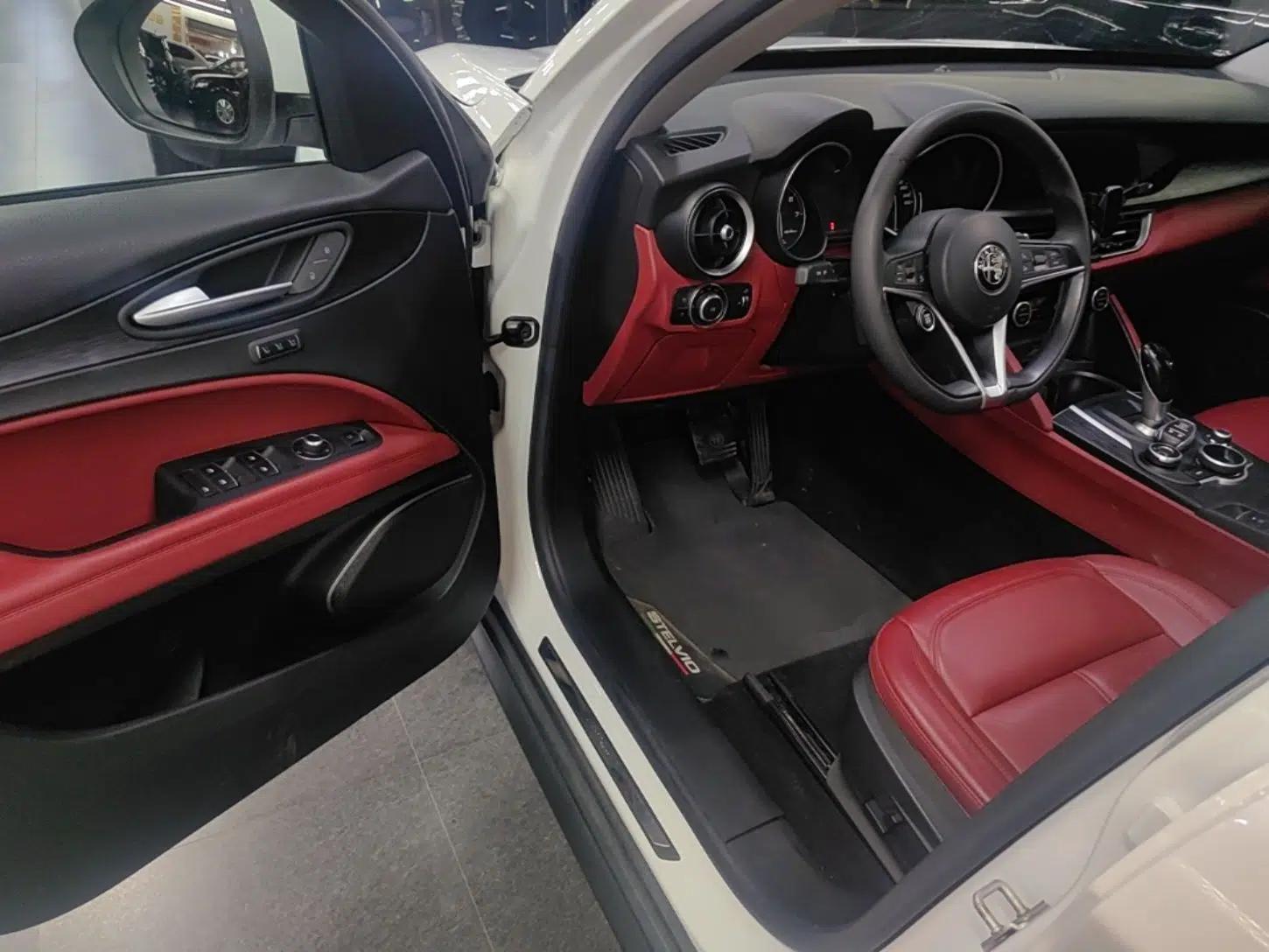 Alfa Romeo Stelvio 2017 2.0T 200HP Luxury Edition — миниатюра 23