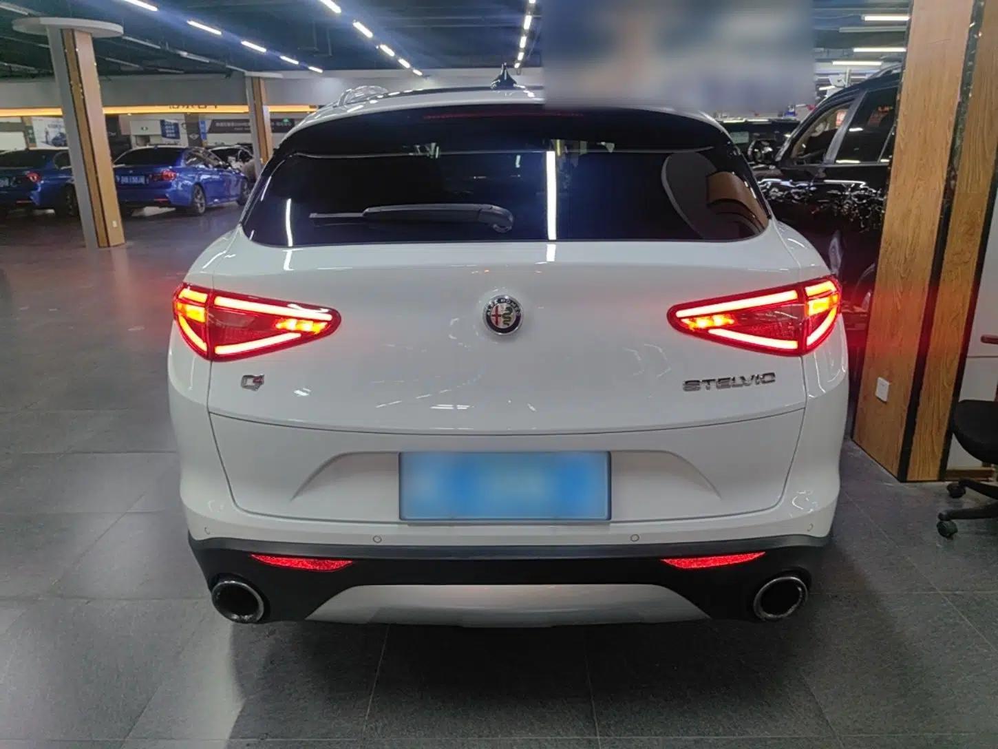 Alfa Romeo Stelvio 2017 2.0T 200HP Luxury Edition — миниатюра 5