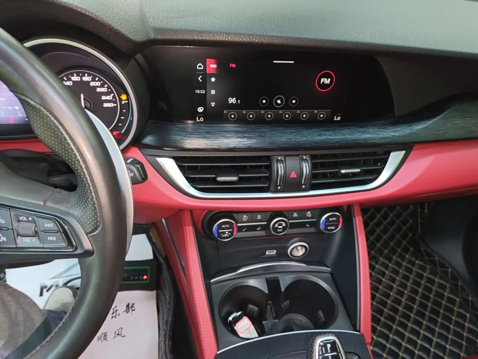 Alfa Romeo Stelvio 2020 2.0T 280HP Luxury Edition — миниатюра 15