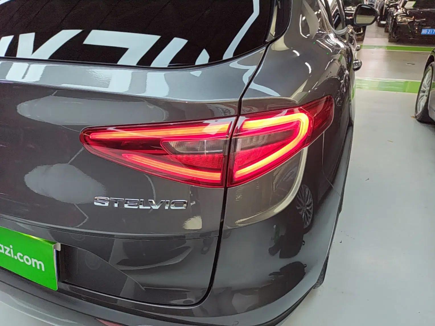 Alfa Romeo Stelvio 2020 2.0T 280HP Luxury Edition — миниатюра 9