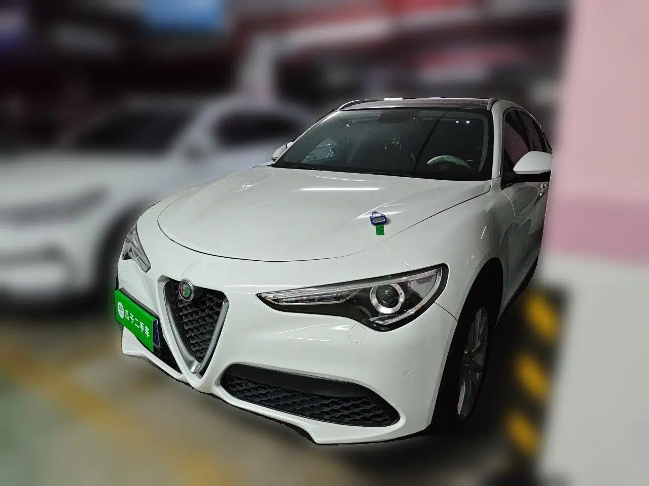 Alfa Romeo Stelvio 2017 2.0T 200HP Luxury Edition — миниатюра 1