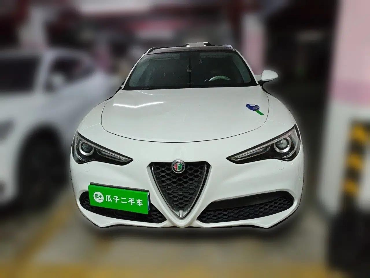 Alfa Romeo Stelvio 2017 2.0T 200HP Luxury Edition — миниатюра 2