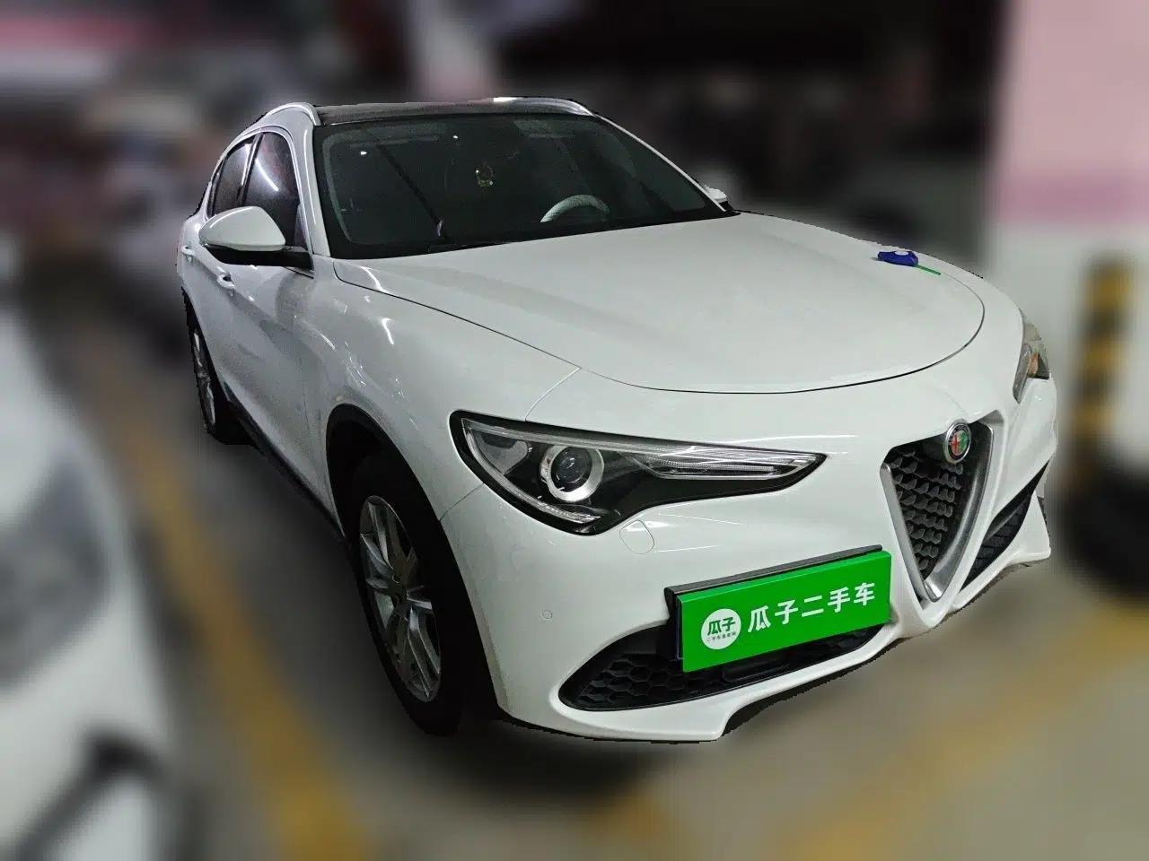 Alfa Romeo Stelvio 2017 2.0T 200HP Luxury Edition — миниатюра 3