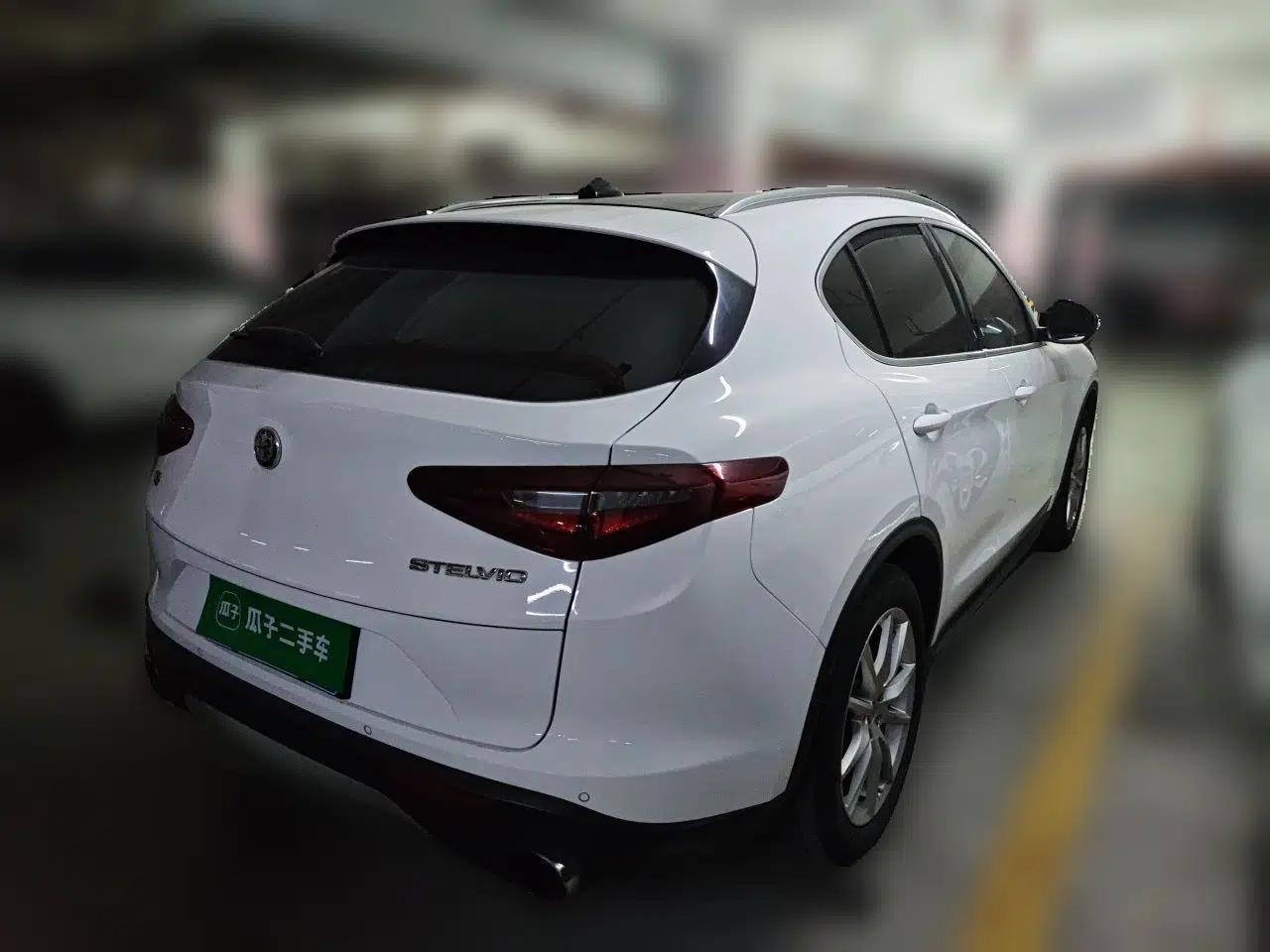 Alfa Romeo Stelvio 2017 2.0T 200HP Luxury Edition — миниатюра 6