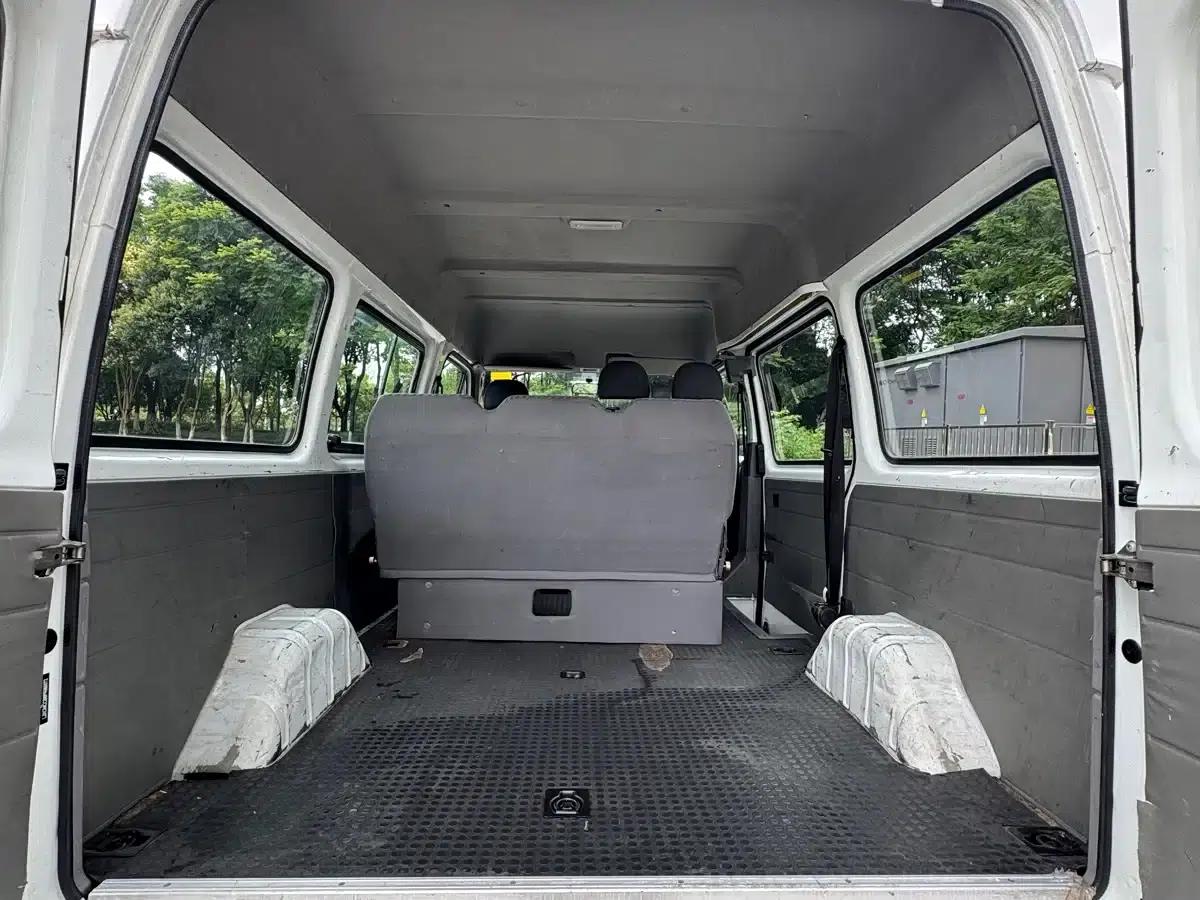 Classic Ford Transit 2015 2.8T Diesel Multi-Purpose Vehicle, Short Wheelbase, 6 Seats, Mid-Roof JX493ZLQ4 — миниатюра 11