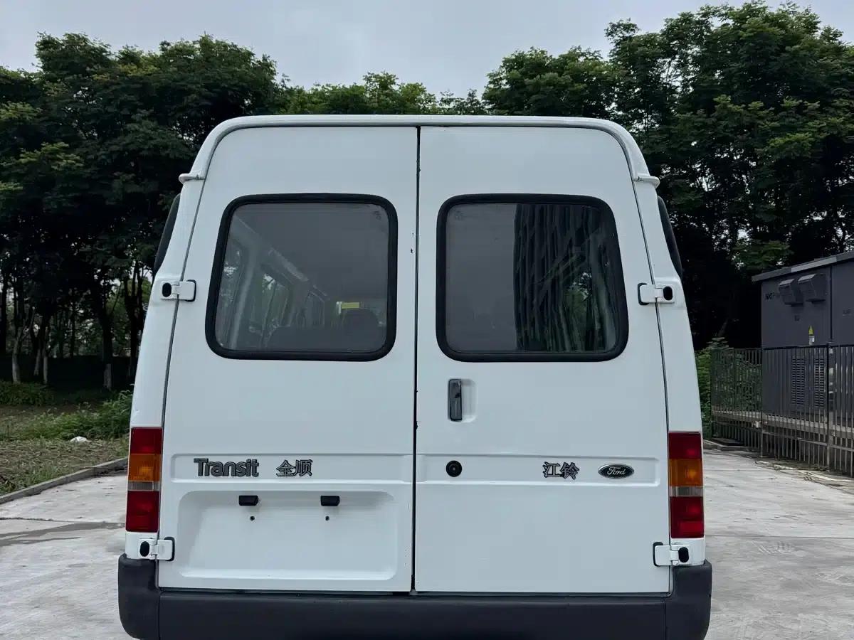 Classic Ford Transit 2015 2.8T Diesel Multi-Purpose Vehicle, Short Wheelbase, 6 Seats, Mid-Roof JX493ZLQ4 — миниатюра 5