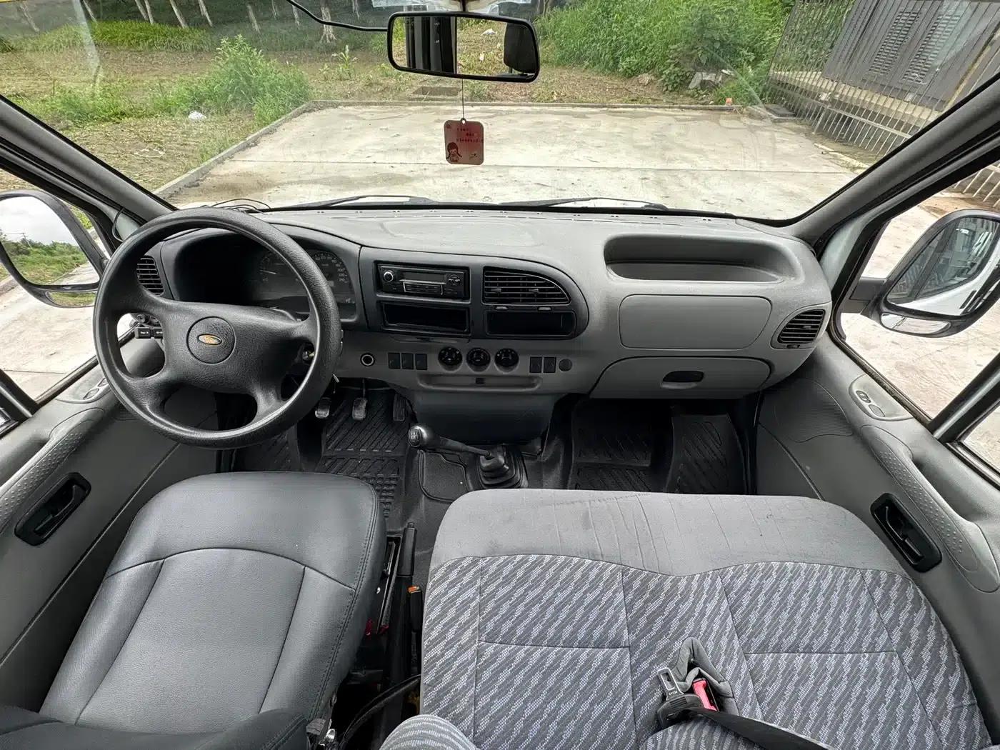 Classic Ford Transit 2015 2.8T Diesel Multi-Purpose Vehicle, Short Wheelbase, 6 Seats, Mid-Roof JX493ZLQ4 — миниатюра 7