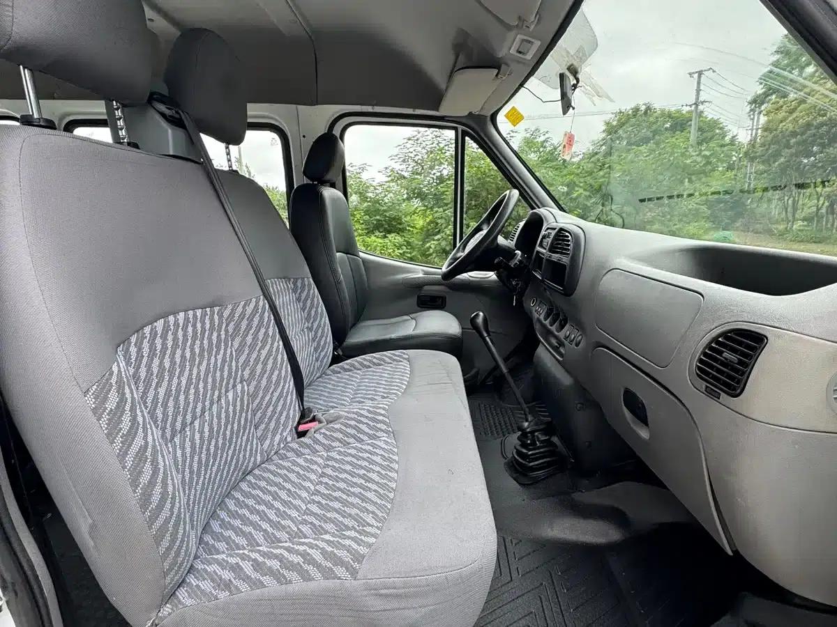 Classic Ford Transit 2015 2.8T Diesel Multi-Purpose Vehicle, Short Wheelbase, 6 Seats, Mid-Roof JX493ZLQ4 — миниатюра 8