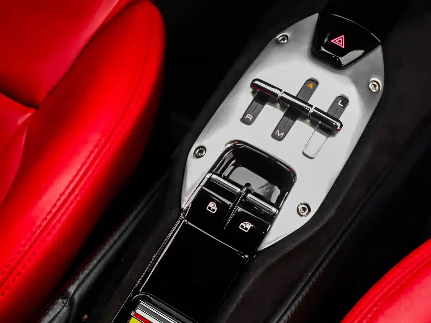 SF90 2020 3.9T V8 Stradale — миниатюра 16