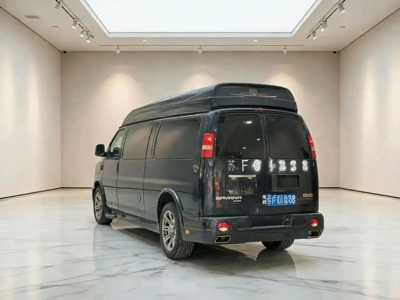 2014 SAVANA 6.0L Long Wheelbase Leader Edition — миниатюра 5