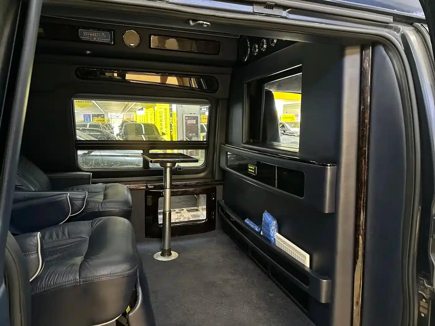 2014 SAVANA 6.0L Long Wheelbase Leader Edition — миниатюра 8