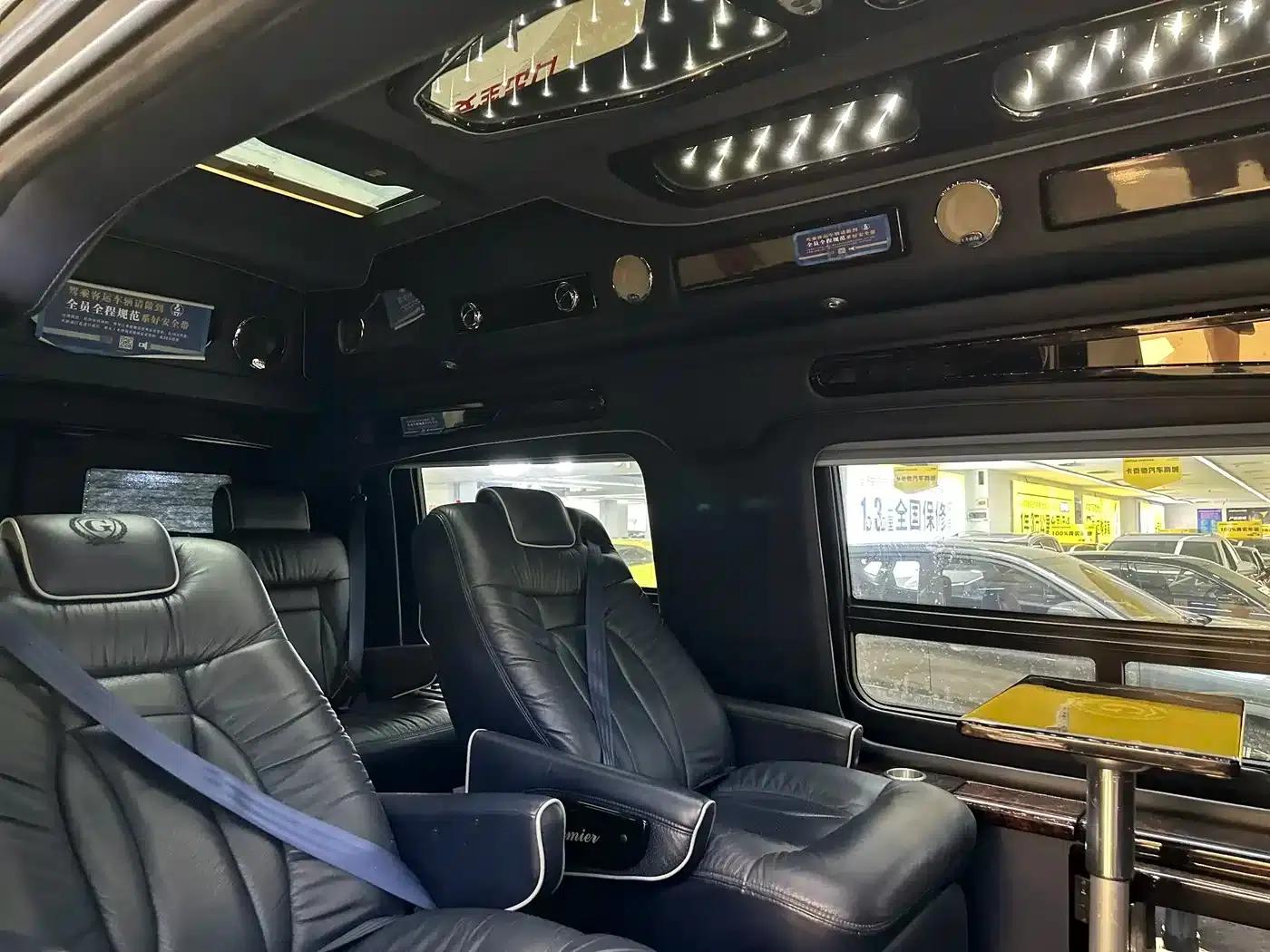 2014 SAVANA 6.0L Long Wheelbase Leader Edition — миниатюра 10