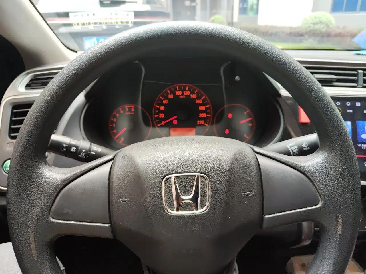 Honda Greiz 2016 1.5L CVT Classic Edition — миниатюра 11