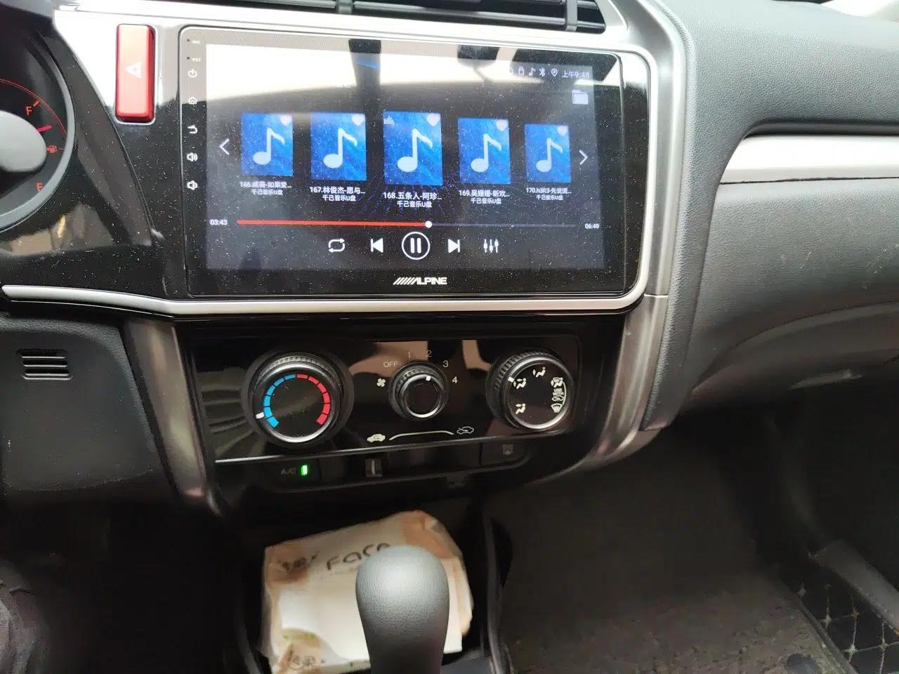 Honda Greiz 2016 1.5L CVT Classic Edition — миниатюра 13