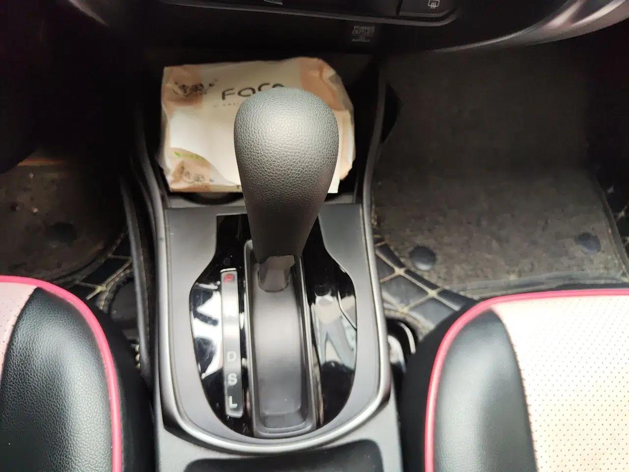 Honda Greiz 2016 1.5L CVT Classic Edition — миниатюра 14
