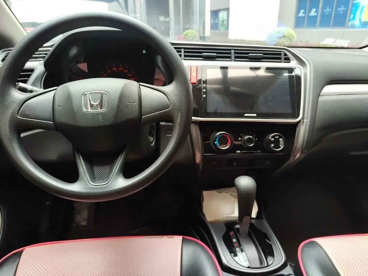 Honda Greiz 2016 1.5L CVT Classic Edition — миниатюра 9