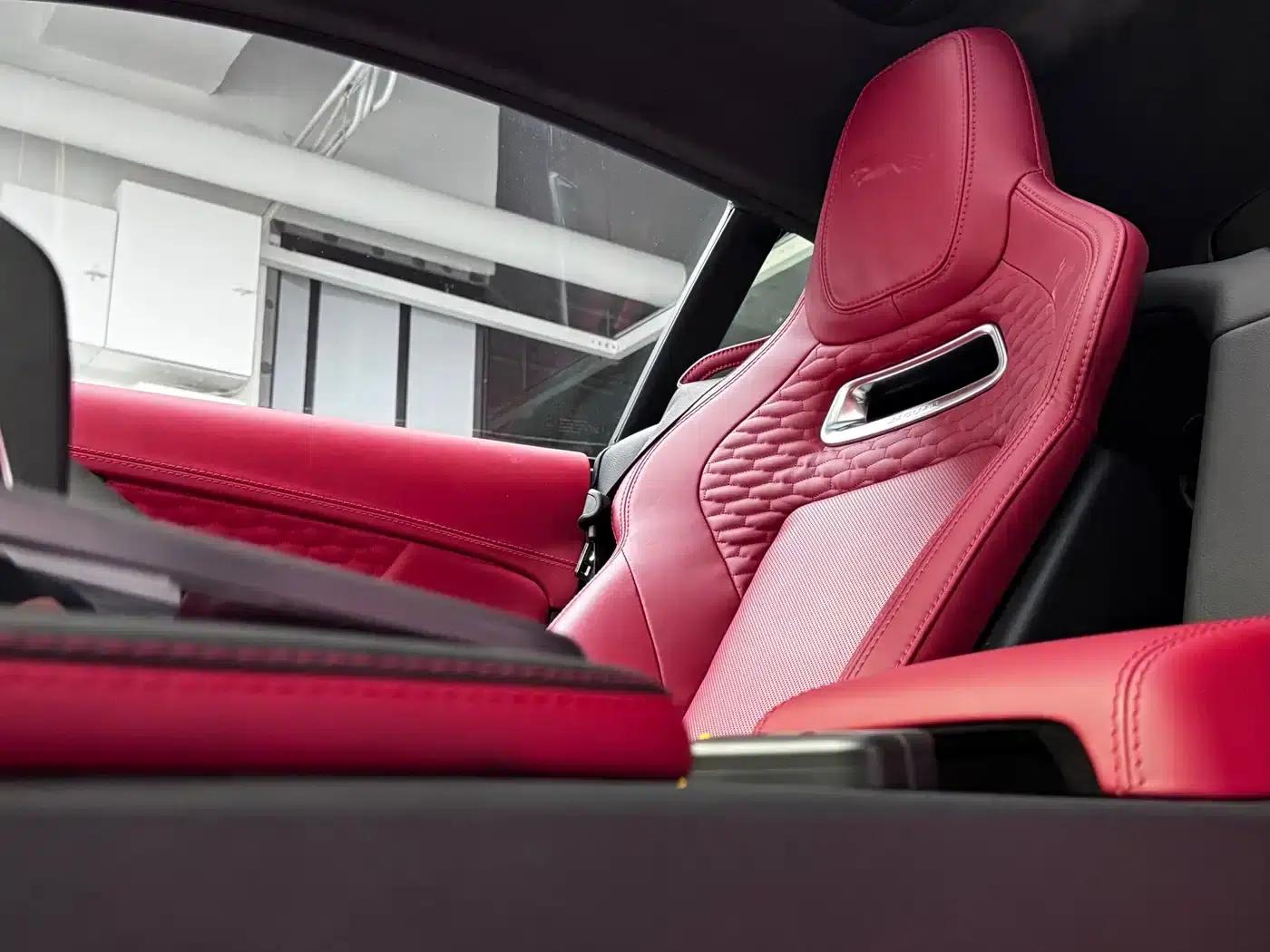 Jaguar F-TYPE 2024 P300 75th Anniversary Edition Hardtop — миниатюра 18