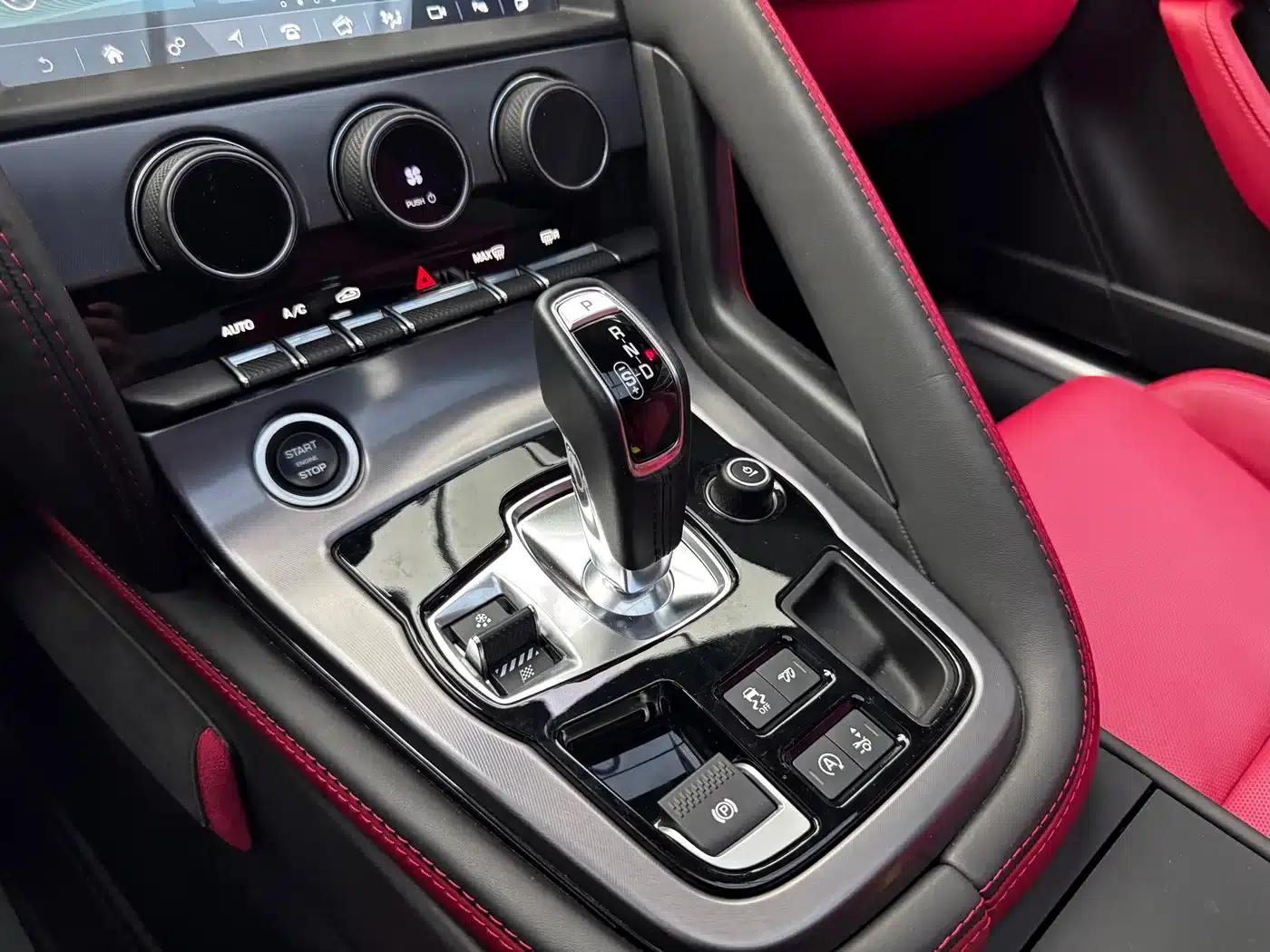 Jaguar F-TYPE 2024 P300 75th Anniversary Edition Hardtop — миниатюра 24
