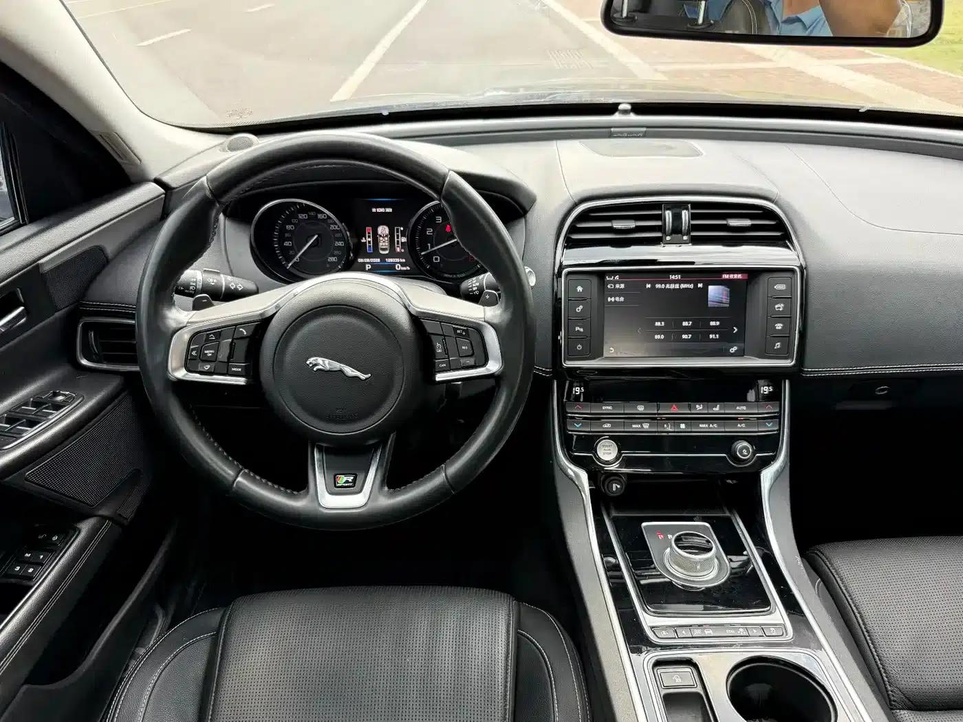 Jaguar XE 2015 2.0T 200PS R-Sport — миниатюра 14