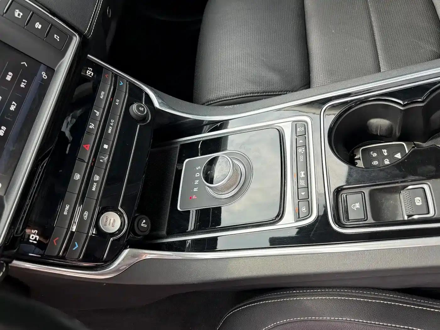 Jaguar XE 2015 2.0T 200PS R-Sport — миниатюра 19