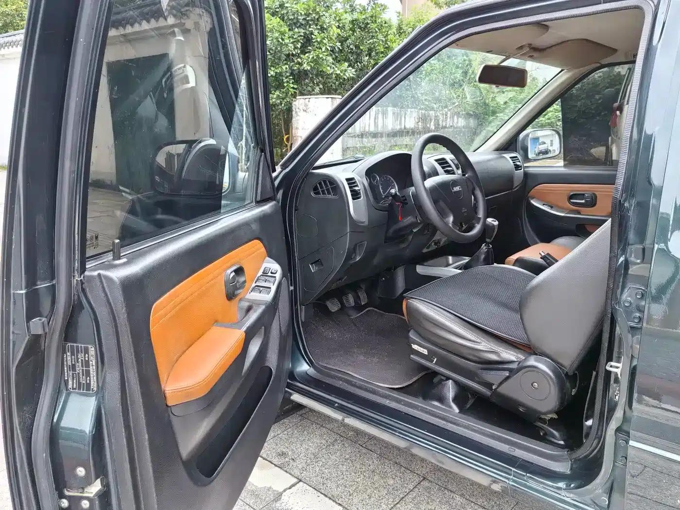 Baodian 2018 Model 2.9T New Value Two-Wheel Drive Diesel Luxury Edition with Extended Cargo Box JX4D30B5L — миниатюра 11