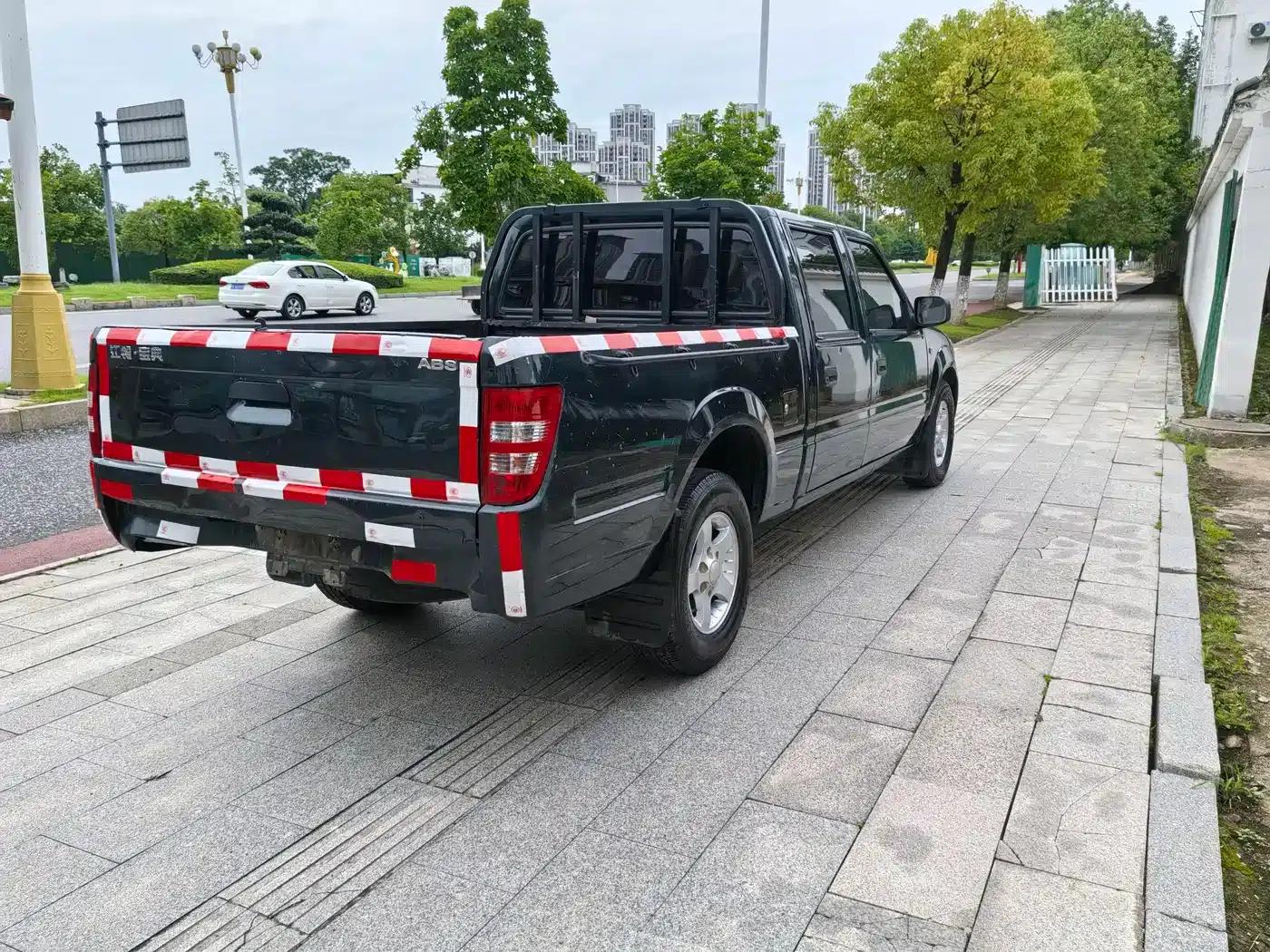 Baodian 2018 Model 2.9T New Value Two-Wheel Drive Diesel Luxury Edition with Extended Cargo Box JX4D30B5L — миниатюра 4