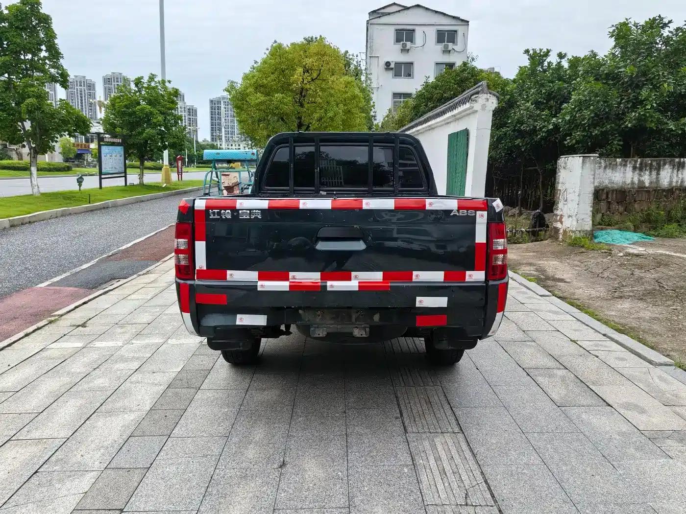 Baodian 2018 Model 2.9T New Value Two-Wheel Drive Diesel Luxury Edition with Extended Cargo Box JX4D30B5L — миниатюра 5
