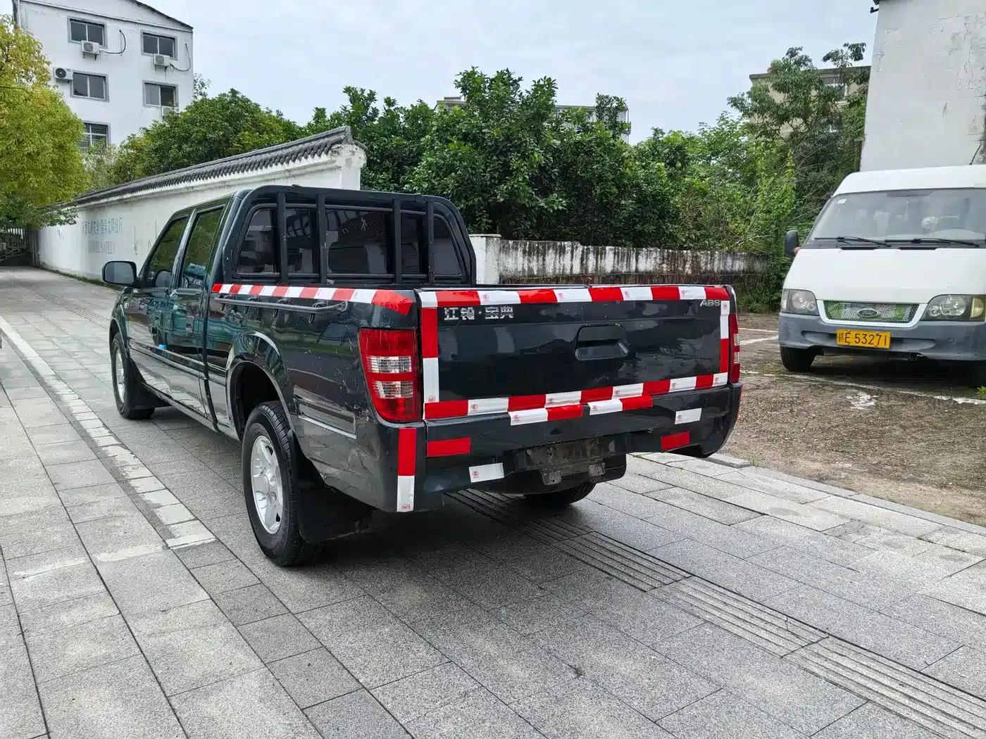 Baodian 2018 Model 2.9T New Value Two-Wheel Drive Diesel Luxury Edition with Extended Cargo Box JX4D30B5L — миниатюра 6