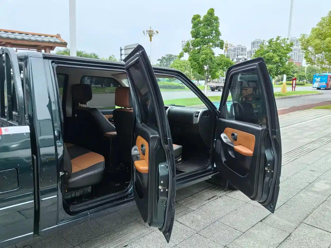 Baodian 2018 Model 2.9T New Value Two-Wheel Drive Diesel Luxury Edition with Extended Cargo Box JX4D30B5L — миниатюра 8