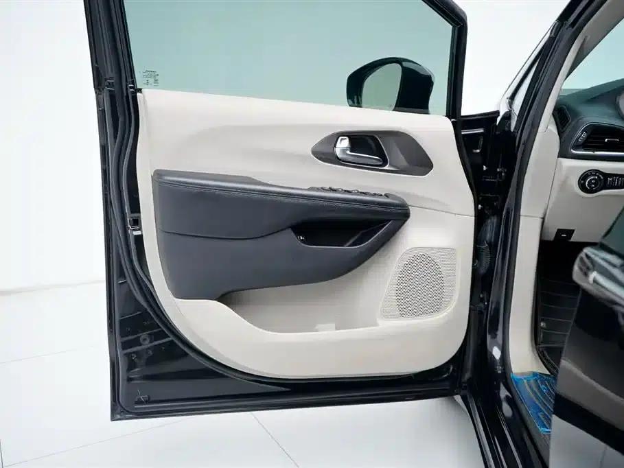 2018 Chrysler Grand Voyager PHEV (Imported) 3.6L Plug-in Hybrid — миниатюра 15