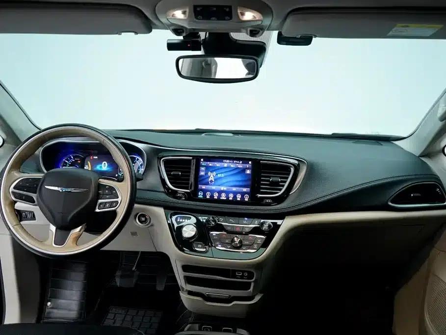 2018 Chrysler Grand Voyager PHEV (Imported) 3.6L Plug-in Hybrid — миниатюра 8