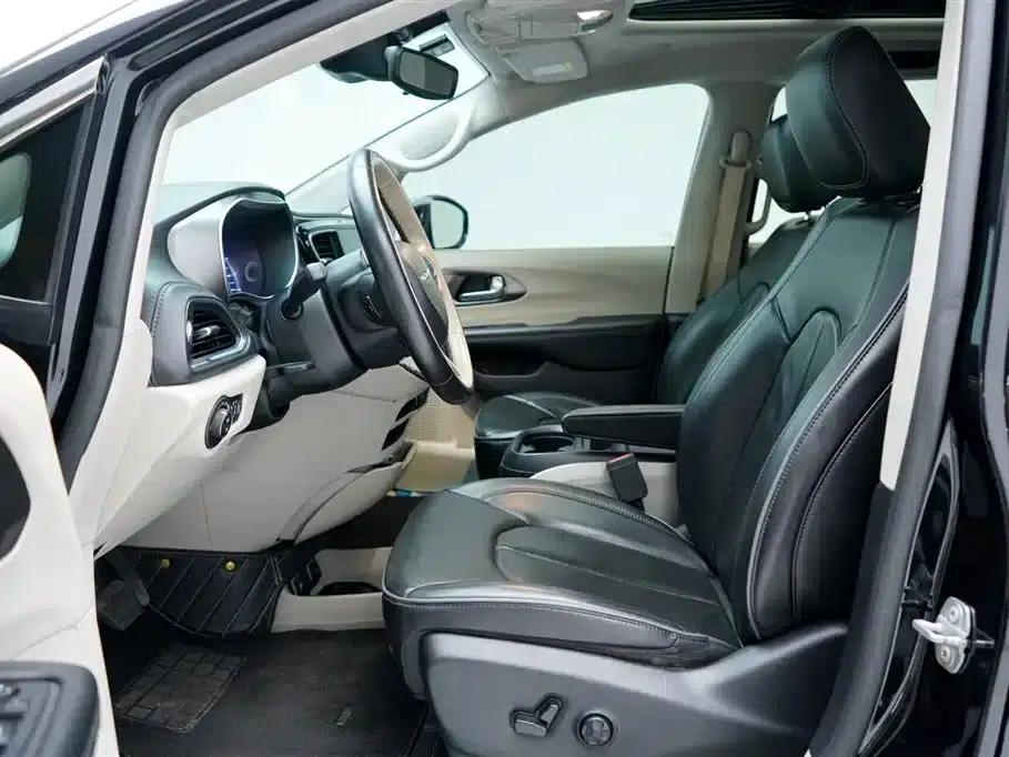 2018 Chrysler Grand Voyager PHEV (Imported) 3.6L Plug-in Hybrid — миниатюра 10
