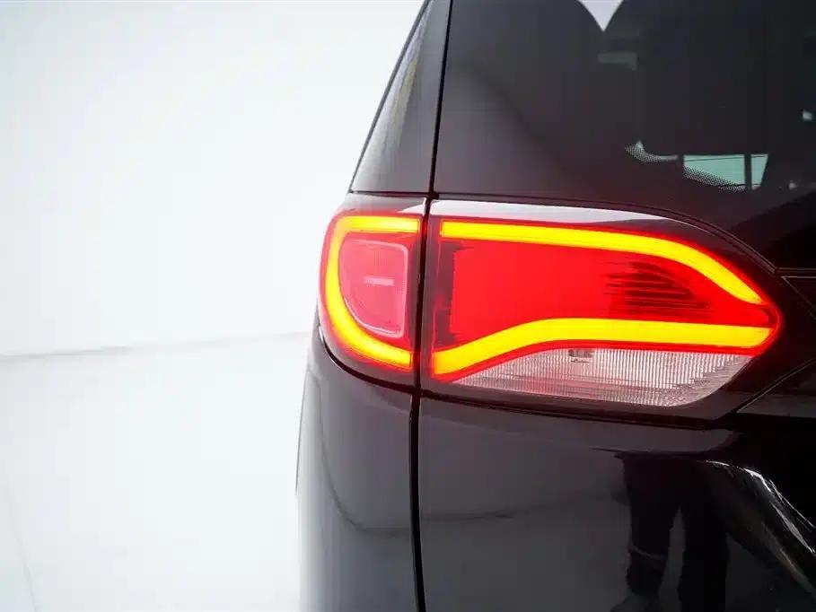 2018 Chrysler Grand Voyager PHEV (Imported) 3.6L Plug-in Hybrid — миниатюра 13