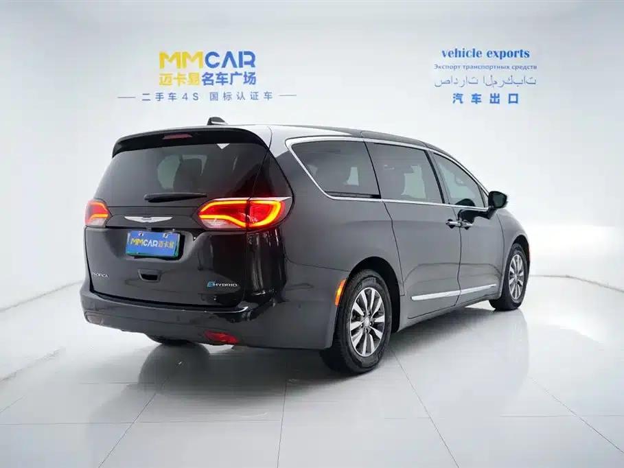 2018 Chrysler Grand Voyager PHEV (Imported) 3.6L Plug-in Hybrid — миниатюра 3