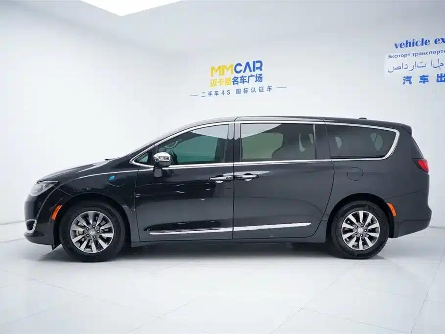 2018 Chrysler Grand Voyager PHEV (Imported) 3.6L Plug-in Hybrid — миниатюра 9