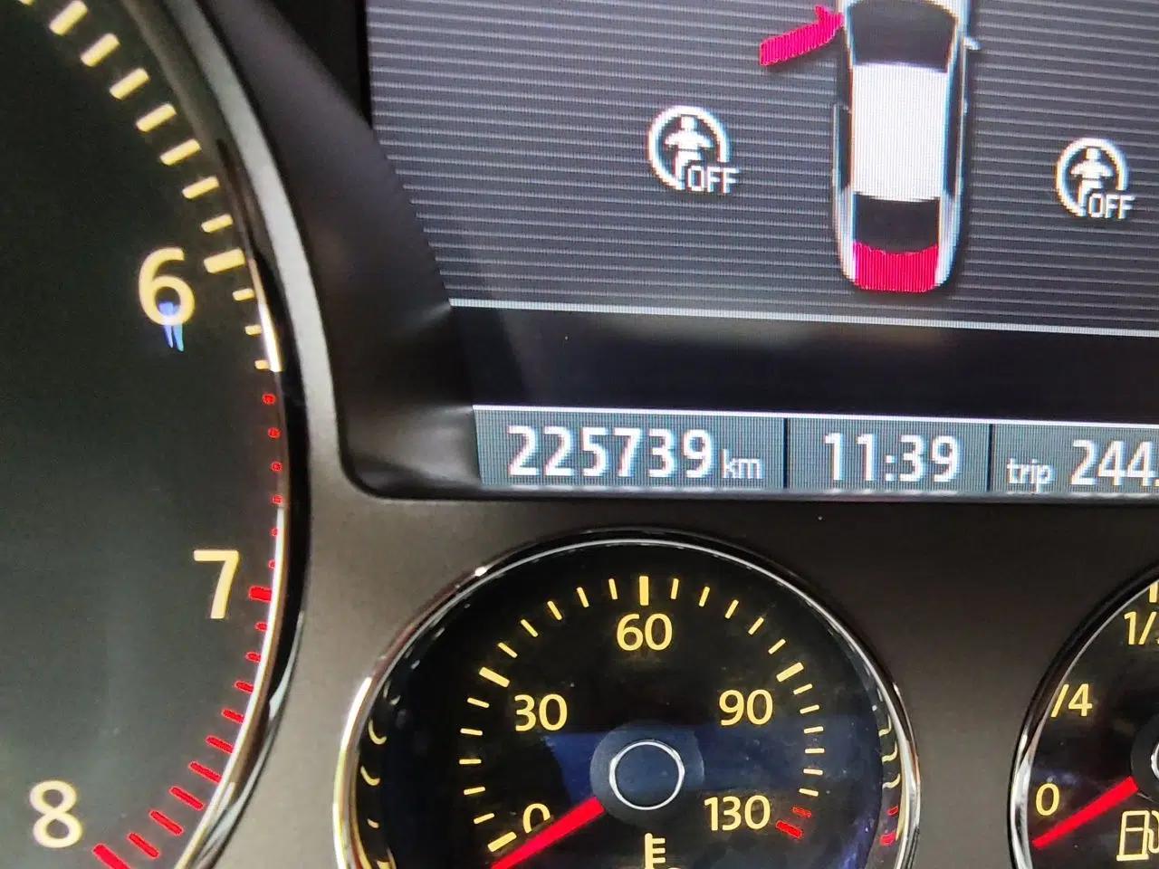 Volkswagen Phaeton 2012 3.0L Business Edition — миниатюра 12