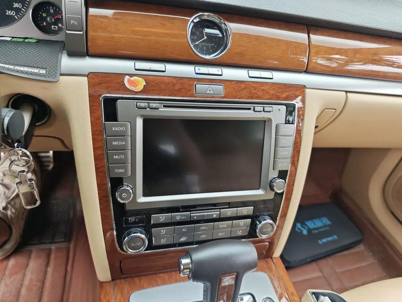 Volkswagen Phaeton 2012 3.0L Business Edition — миниатюра 13