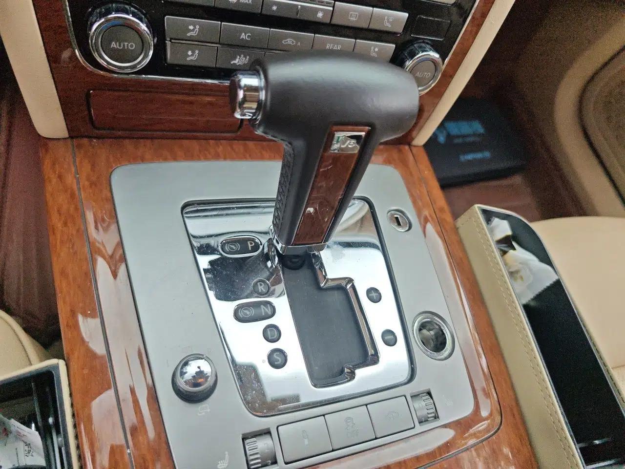 Volkswagen Phaeton 2012 3.0L Business Edition — миниатюра 14